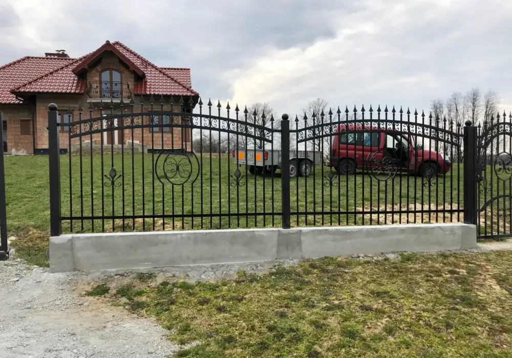 Nowoczesne płoty kute - Minimalizm, trwałość, funkcjonalność
