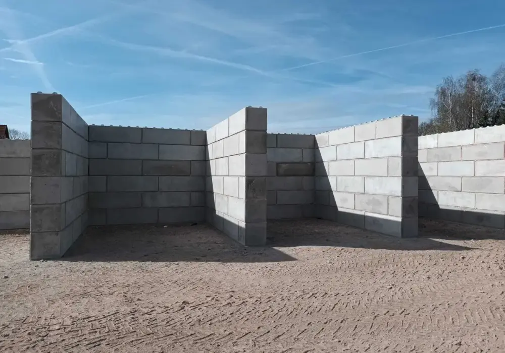 Mur z bloczka betonowego - Budowa, koszty, błędy? Zbuduj go dobrze!
