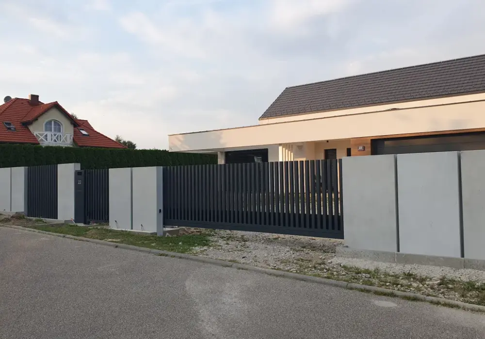 Beton architektoniczny na ogrodzenie - estetyka, trwałość, koszty