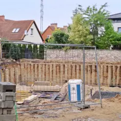 Ile stali na fundamenty? Kluczowe informacje i obliczenia, które musisz znać