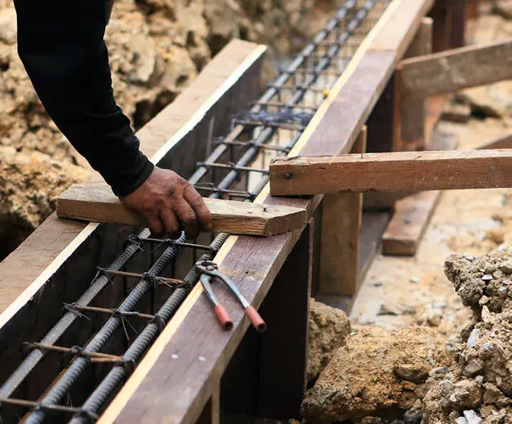 Jaki cement na fundament: wybierz najlepszy materiał dla trwałości budowy