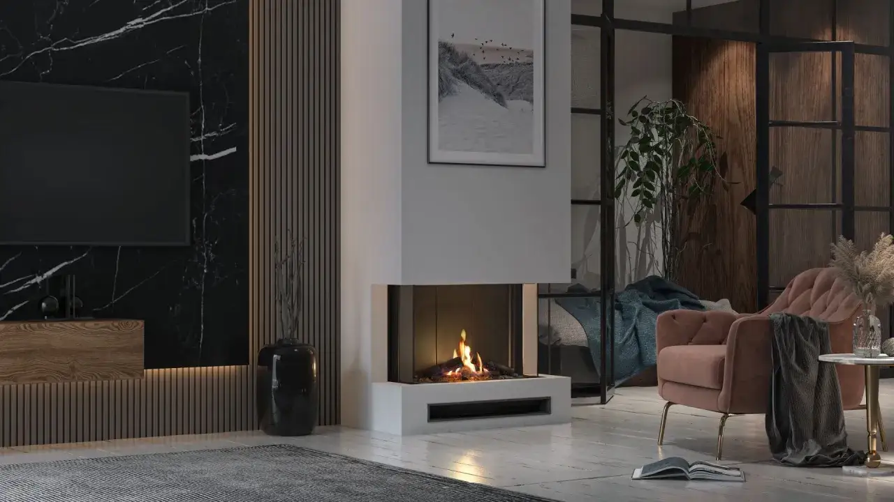 Nowoczesny salon z palącym się kominkiem. Elegancka zabudowa kominka, obok różowy fotel i stolik. Inspiracja: jak zabudować kominek.
