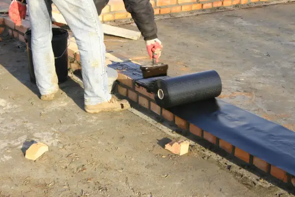 Hydroizolacja fundamentów - jak wybrać masę i uniknąć błędów?