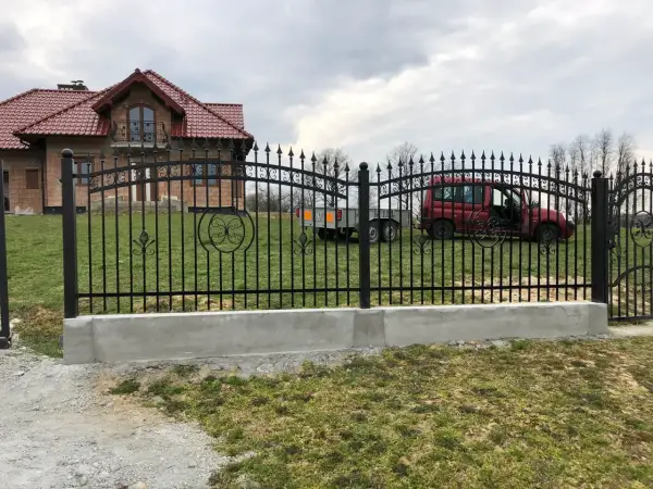 Nowoczesne płoty kute - Minimalizm, trwałość, funkcjonalność