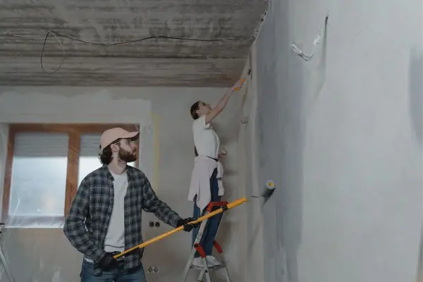 Paski na ścianie - Maluj jak pro, unikaj błędów!