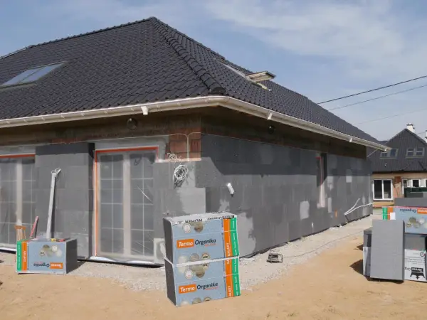 Styropian na elewację - Jak wybrać najlepszy? Biały czy grafitowy?