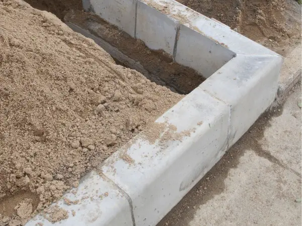 Zaprawa do bloczków betonowych - Jak wybrać trwały fundament?