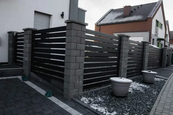 Wysokość ogrodzenia od sąsiada - co musisz wiedzieć o przepisach?