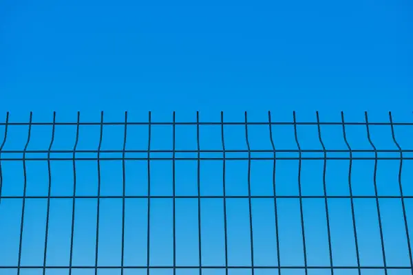 Ustawianie słupków ogrodzeniowych - Zrób to sam i uniknij błędów